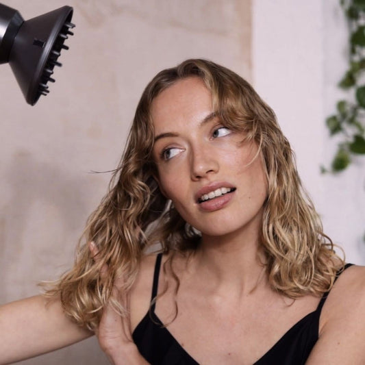 Would you like to give your curls more control  If you’re not sure how, follow this easy routine!STEP 1- Wash your hair with LOVE-Curl Shampoo and LOVE-Curl ConditionerSTEP 2- Spray with LOVE-Cur (3).jpg__PID:e172b34b-0304-4445-a8c1-9b063a9eea94